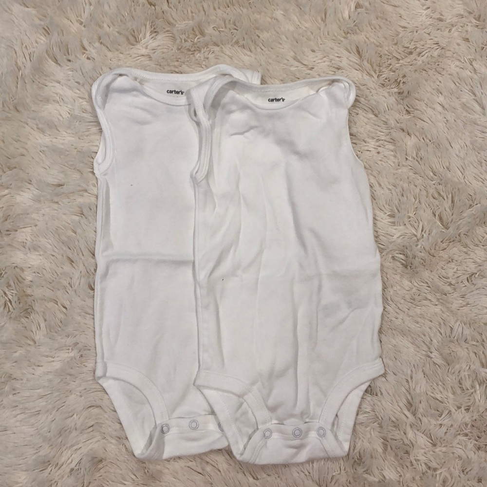 Carter’s onesie set